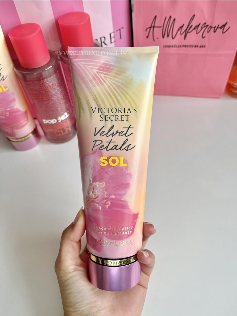 Sol Velvet petals parfimēts ķermeņa losjons 236 ml (Victoria’s Secret)