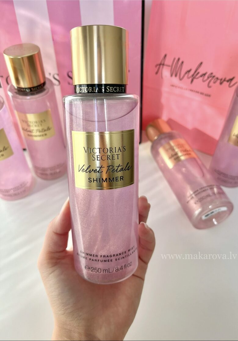 Shimmer Velvet petals parfimēts ķermeņa sprejs ar spīdumiem (Victoria’s Secret)