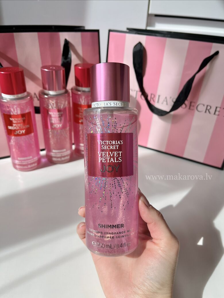 Joy Velvet petals Shimmer parfimēts ķermeņa sprejs ar spīdumiem (Victoria’s Secret)