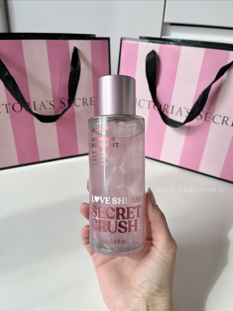 PINK Secret crush Shimmer parfimēts ķermeņa sprejs ar spīdumiem