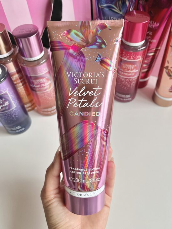 Victoria’s Secret Candied Velvet petals parfimēts ķermeņa losjons 236 ml