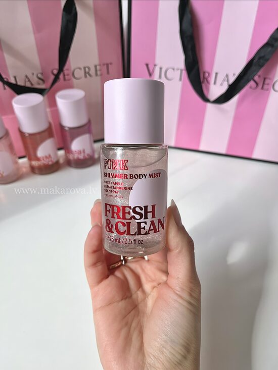 PINK Fresh & Clean mini parfimēts ķermeņa sprejs ar spīdumiem
