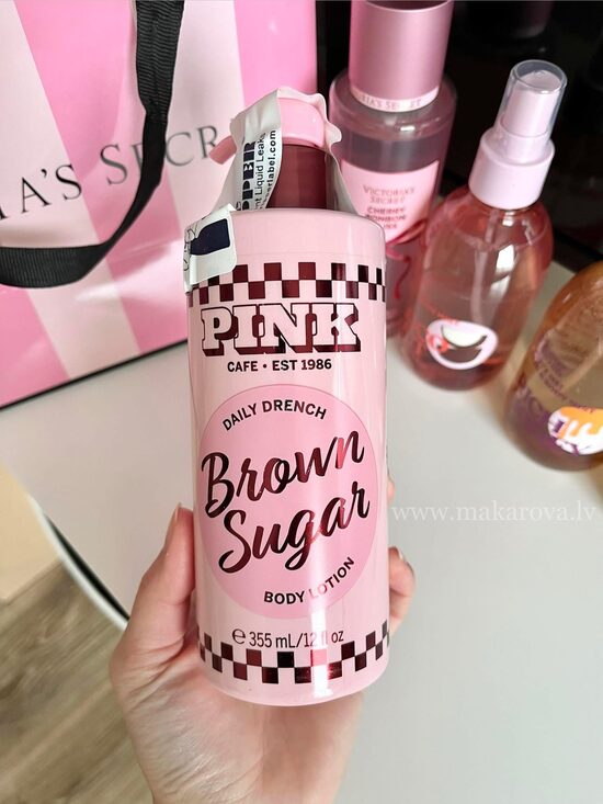 PINK Brown sugar parfimēts ķermeņa losjons 355 ml