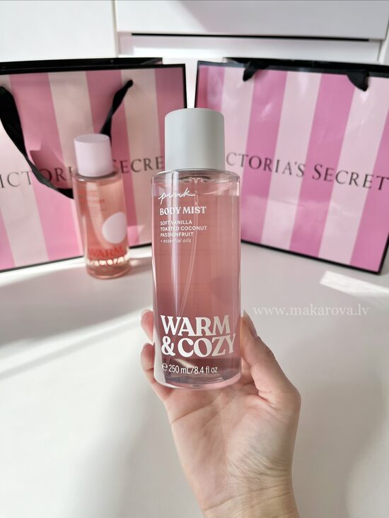 PINK Warm & cozy parfimēts ķermeņa sprejs