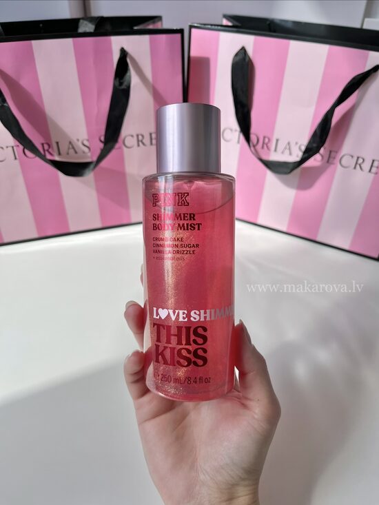 PINK This kiss parfimēts ķermeņa sprejs ar spīdumiem