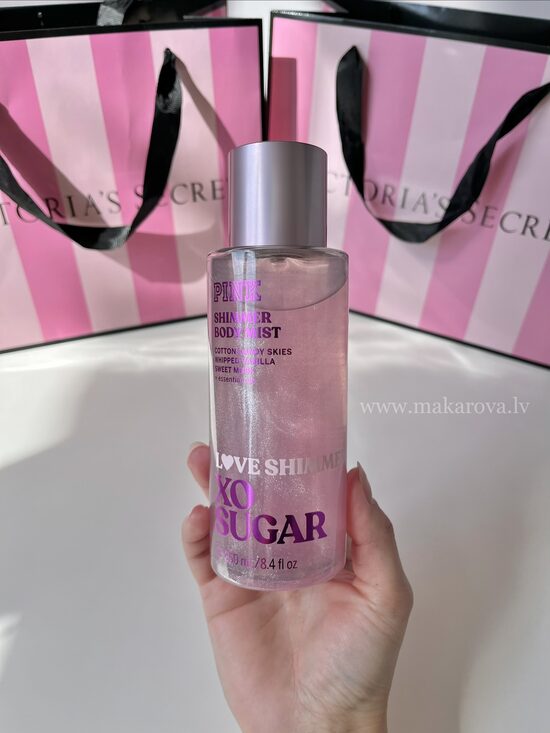 PINK Xo Sugar parfimēts ķermeņa sprejs ar spīdumiem